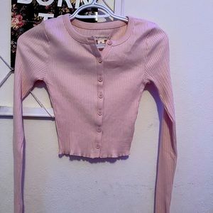 Long sleeve pink cropped shirt